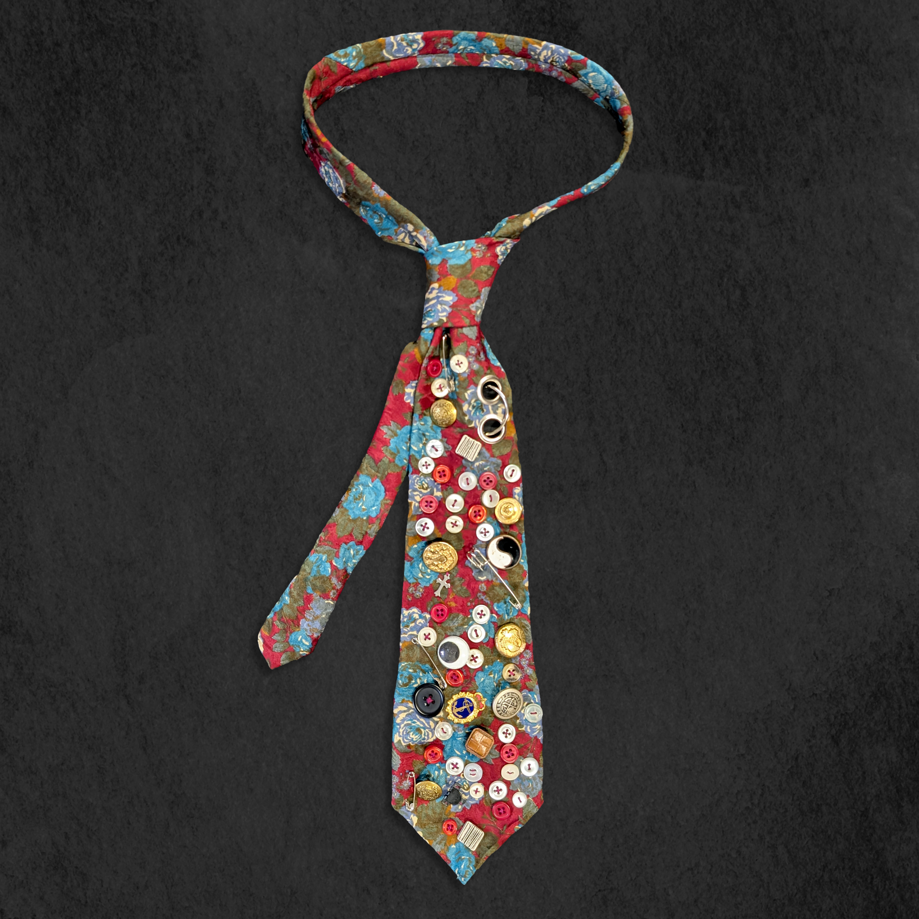 Vintage Button Tie